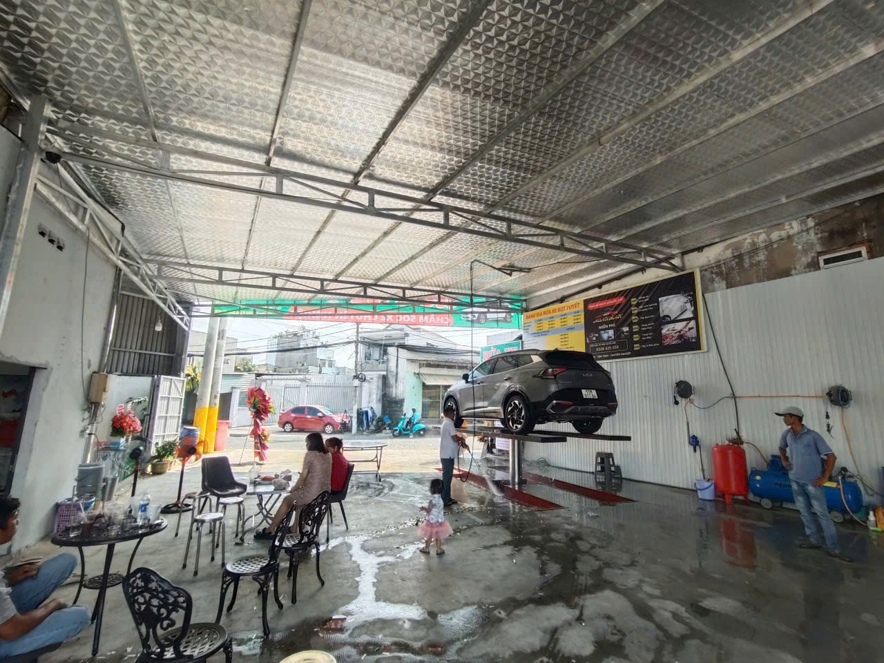 Sang nhượng mặt bằng kinh doanh bãi giữ xe - rửa xe ô tô diện tích 1.850m²