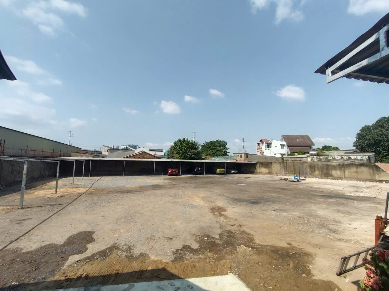 Sang nhượng mặt bằng kinh doanh bãi giữ xe - rửa xe ô tô diện tích 1.850m²