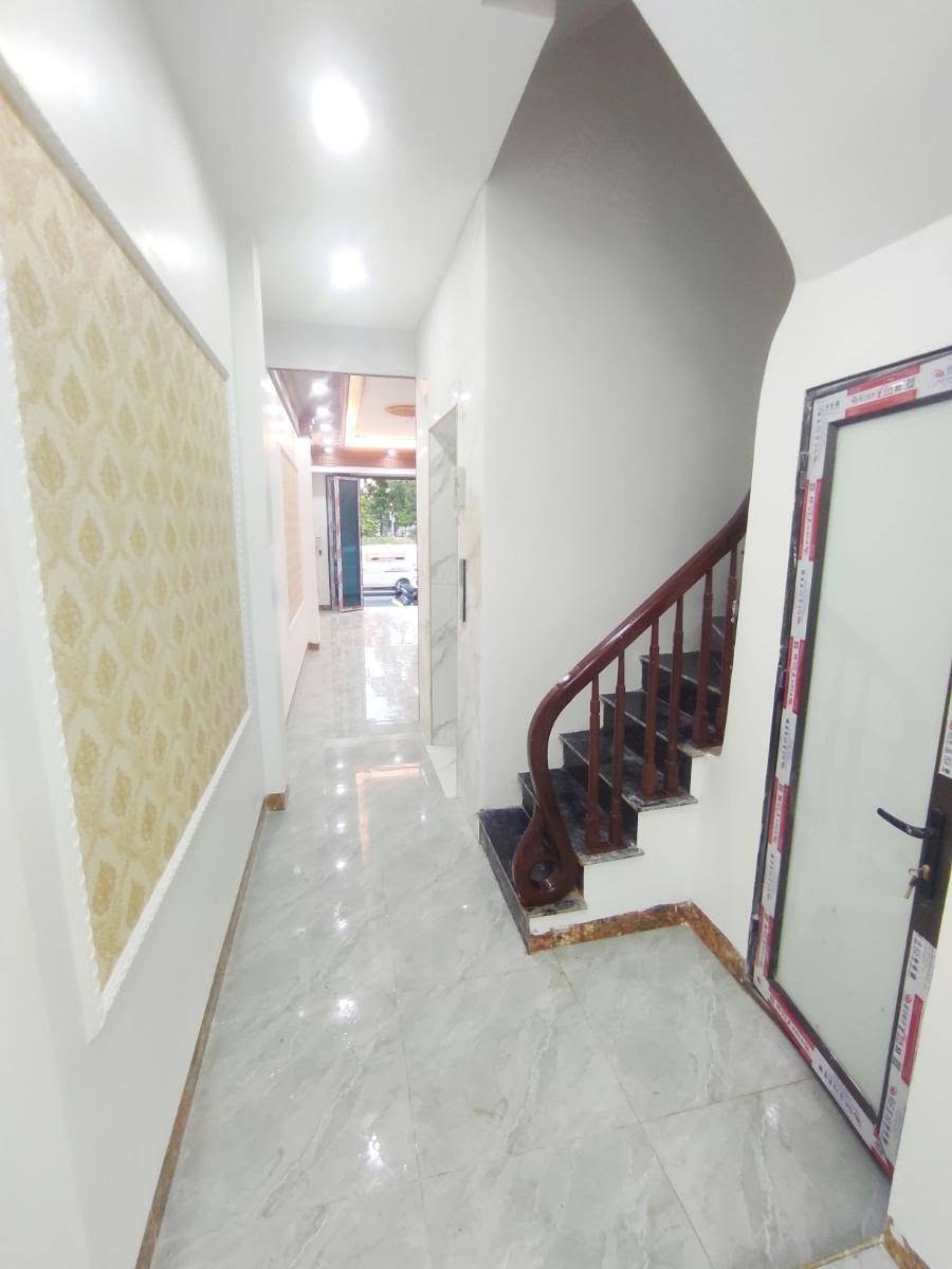 Tin thật Nhà Bát Khối 11 tỷ 60m ô tô đỗ cửa,thang máy ở thích