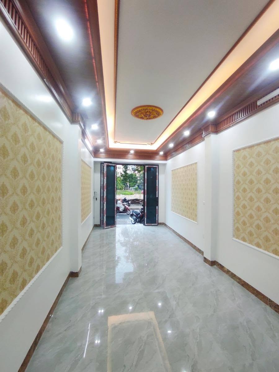 Tin thật Nhà Bát Khối 11 tỷ 60m ô tô đỗ cửa,thang máy ở thích