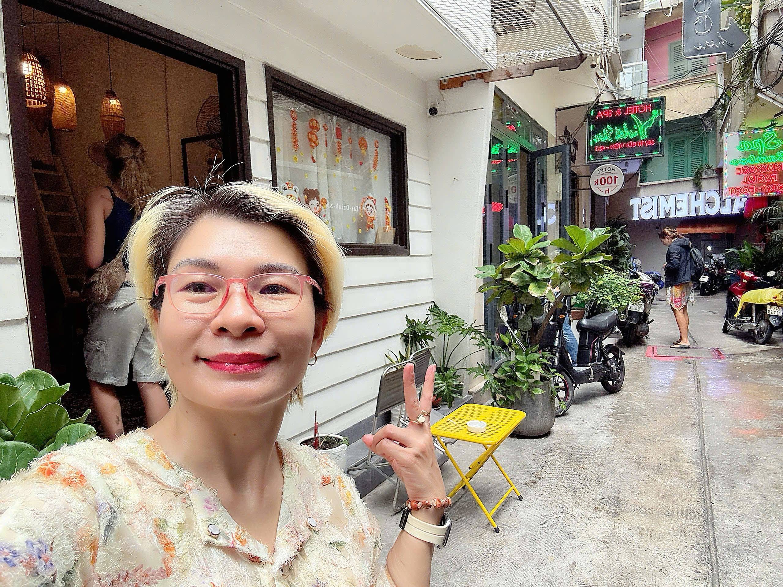 CHÍNH CHỦ BÁN HOTEL 6 TẦNG PHỐ TÂY Đ. BÙI VIỆN, Q.1 - SẴN HDT ĐỀU 60TR/TH * Liên hệ GIANG GIANG: 093.86.76.685