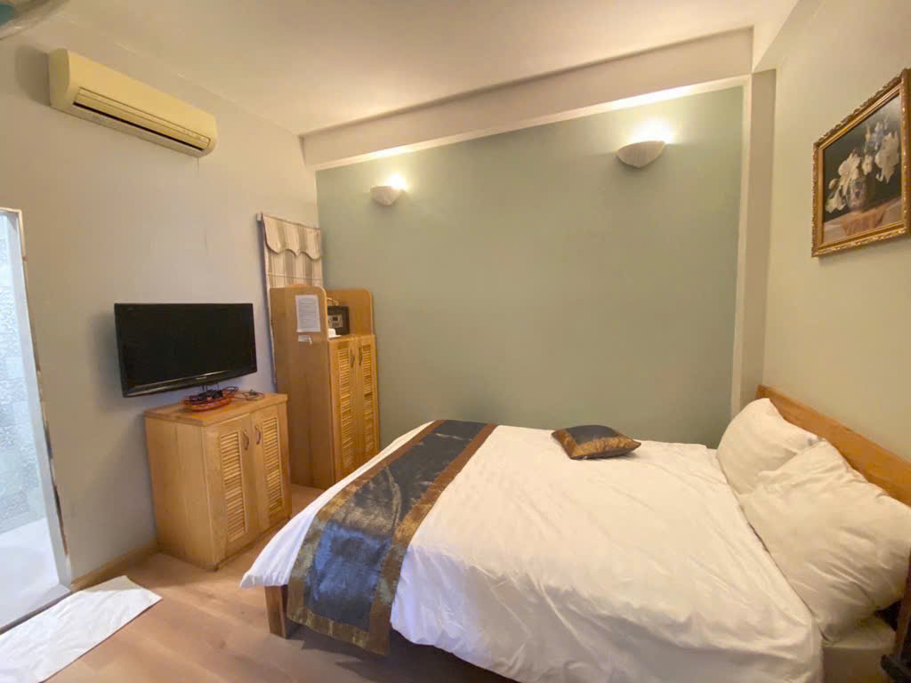 CHÍNH CHỦ BÁN HOTEL 6 TẦNG PHỐ TÂY Đ. BÙI VIỆN, Q.1 - SẴN HDT ĐỀU 60TR/TH * Liên hệ GIANG GIANG: 093.86.76.685