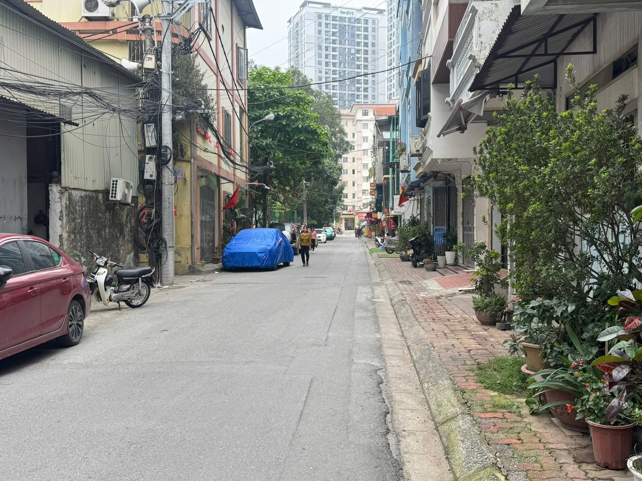 Tin thật Ngọc Thụy Long Biên 10 đồng 50m ô tô vỉa hè ô tô