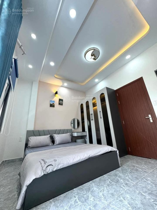 Bay nhanh Phố Cự Lộc, nhà dân xây, 2 thoáng, ngõ thông, cách 20m oto tránh, sổ vuông, dt 40m*5t