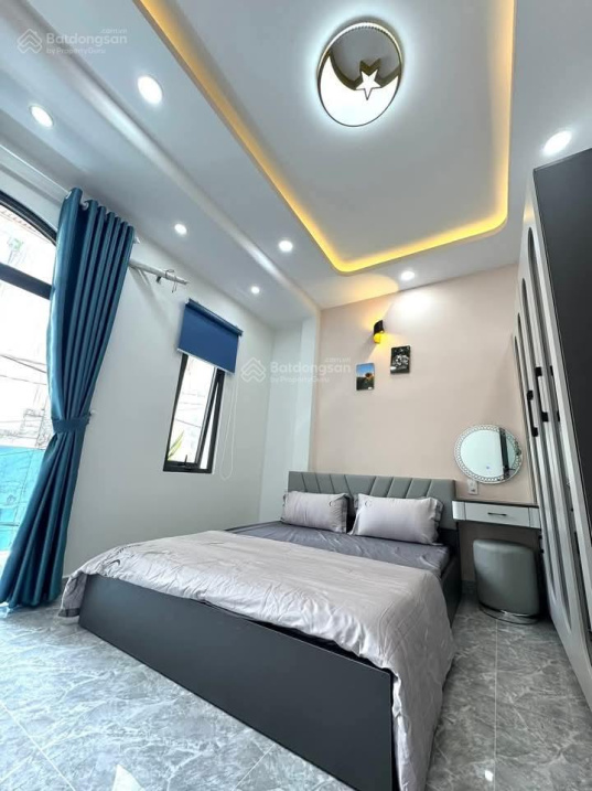 Bay nhanh Phố Cự Lộc, nhà dân xây, 2 thoáng, ngõ thông, cách 20m oto tránh, sổ vuông, dt 40m*5t
