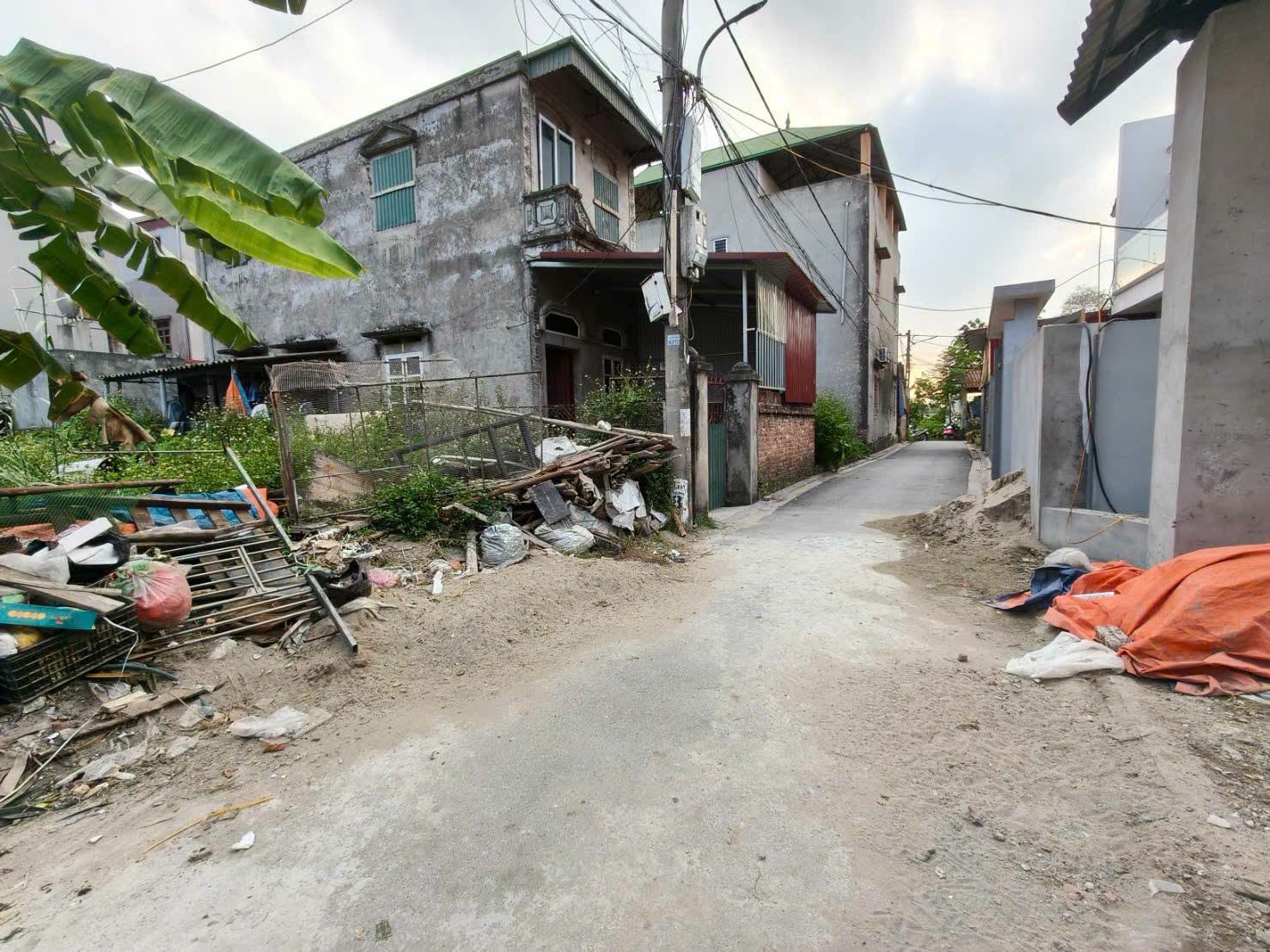 Không muốn bán nhưng cần ra gấp.
Bán đất tặng nhà 2T, 160m2, mt7m, 6.x tỷ. Xuân Nộn, Đông Anh, ô tô.