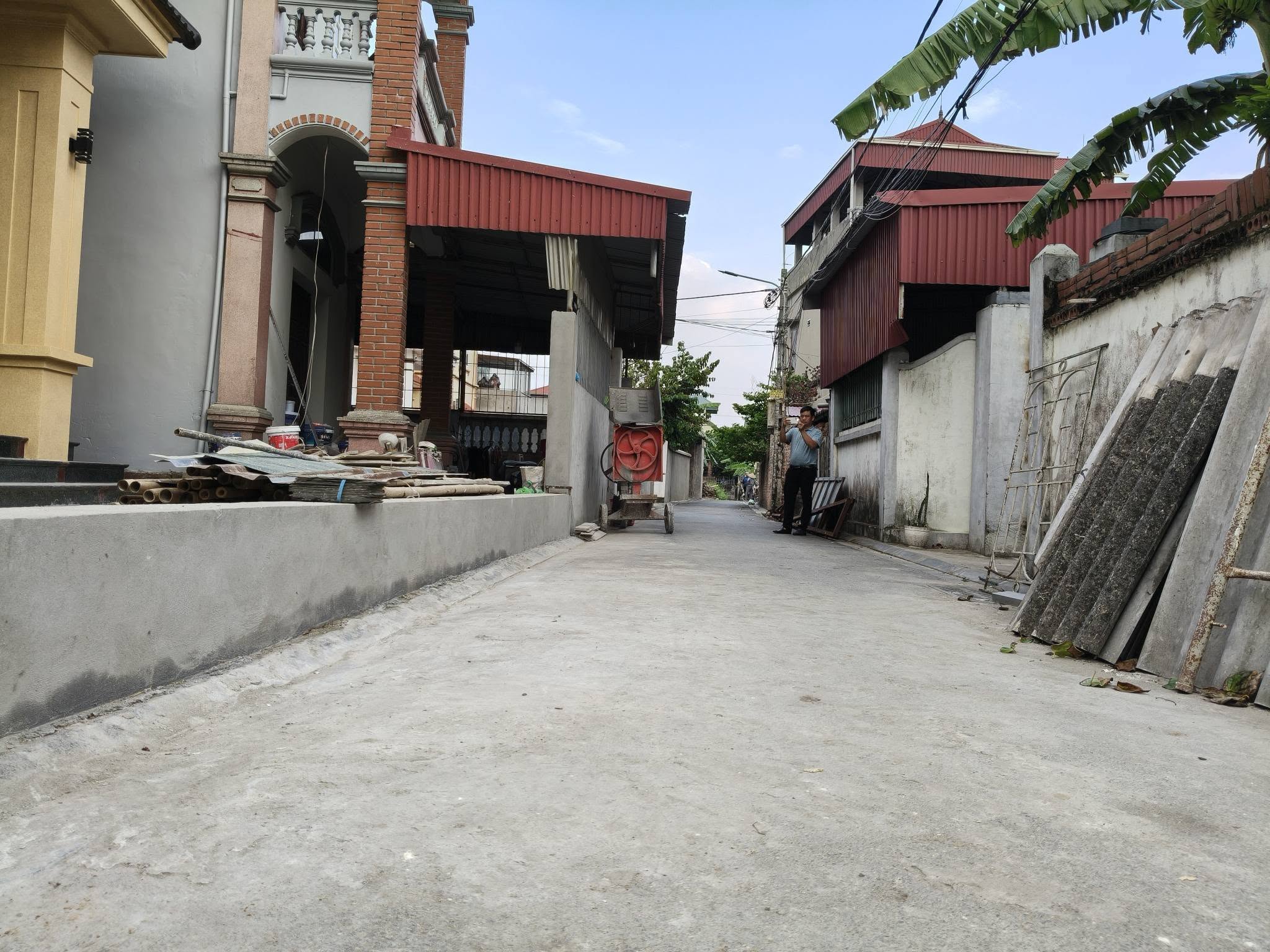 Không muốn bán nhưng cần ra gấp.
Bán đất tặng nhà 2T, 160m2, mt7m, 6.x tỷ. Xuân Nộn, Đông Anh, ô tô.