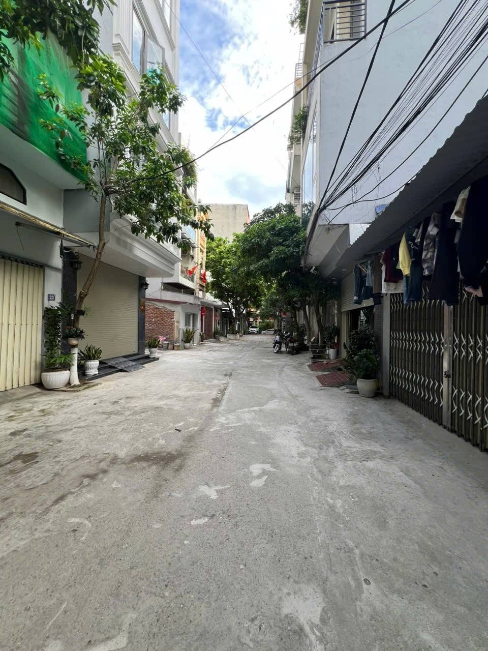Tin thật bán đất phố Trạm long Biên 10 tỷ 70m ô tô đỗ cửa
