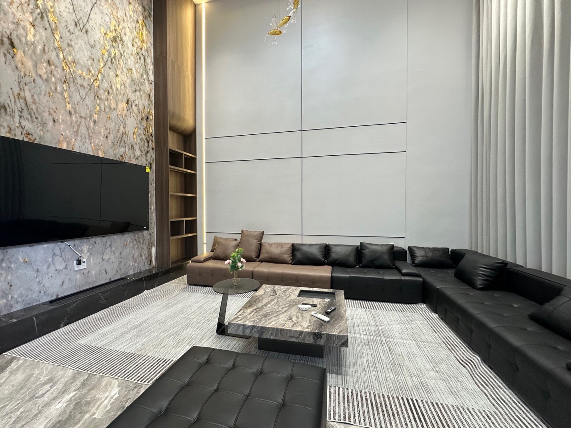Nhà mặt phố Thiên Lôi – 58m² x 5 tầng, nhà mới xây hoàn thiện theo phong cách luxury.