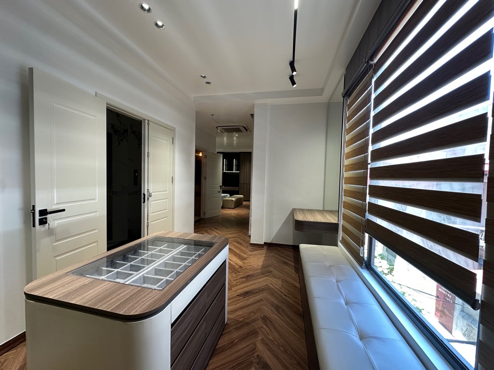 Nhà mặt phố Thiên Lôi – 58m² x 5 tầng, nhà mới xây hoàn thiện theo phong cách luxury.