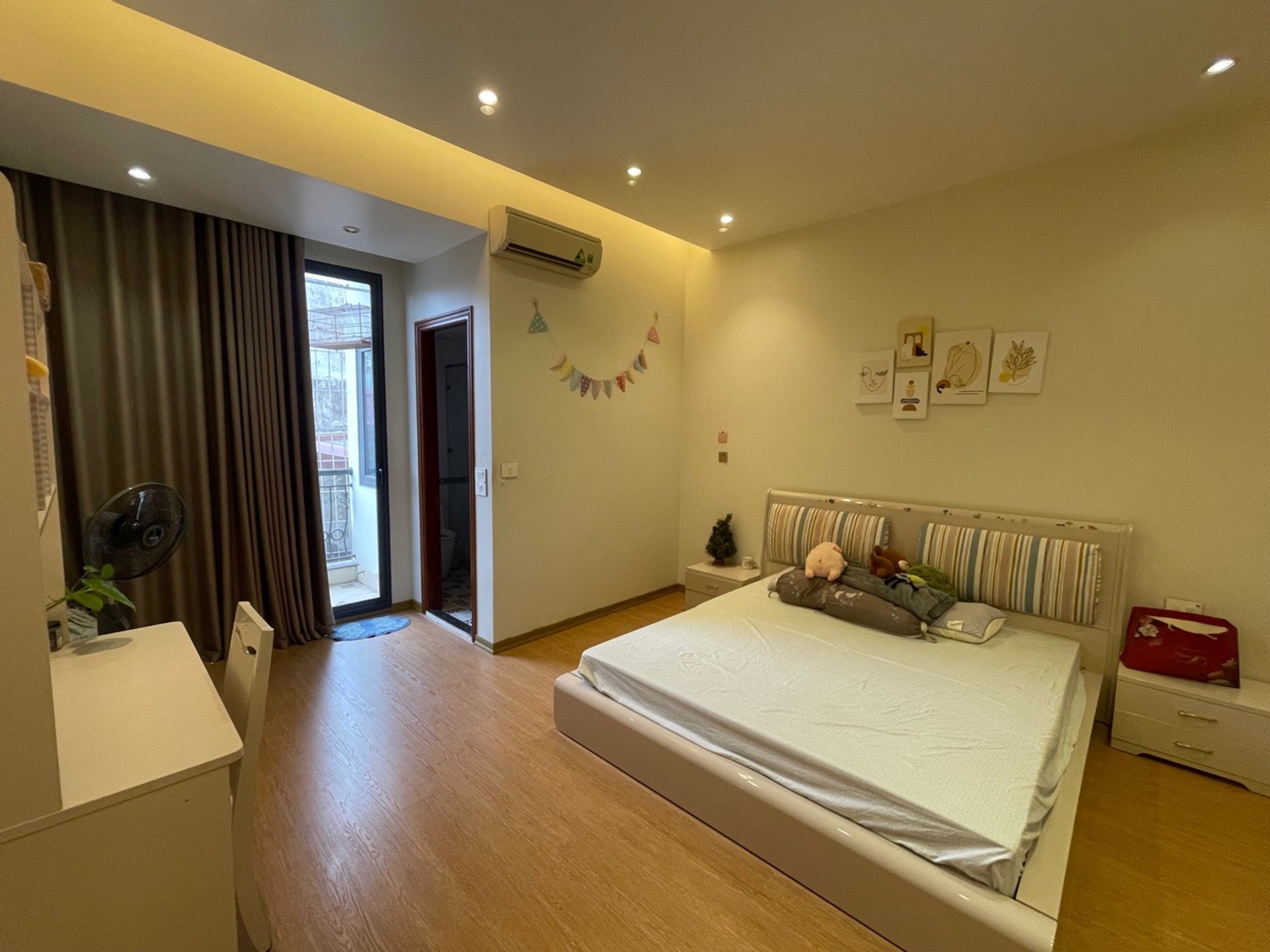 Mặt phố Hai Bà Trưng – 120m², mặt tiền 4,7m, nhà đẹp 4.5 tầng.