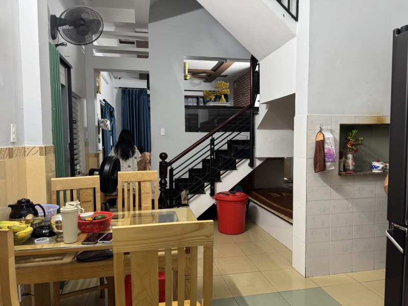 Bán nhà 3 tầng đường số 4, Phường Trường Thọ, Thủ Đức, DT 65m2, 6PN, SHR. Giá 6,75  tỷ.