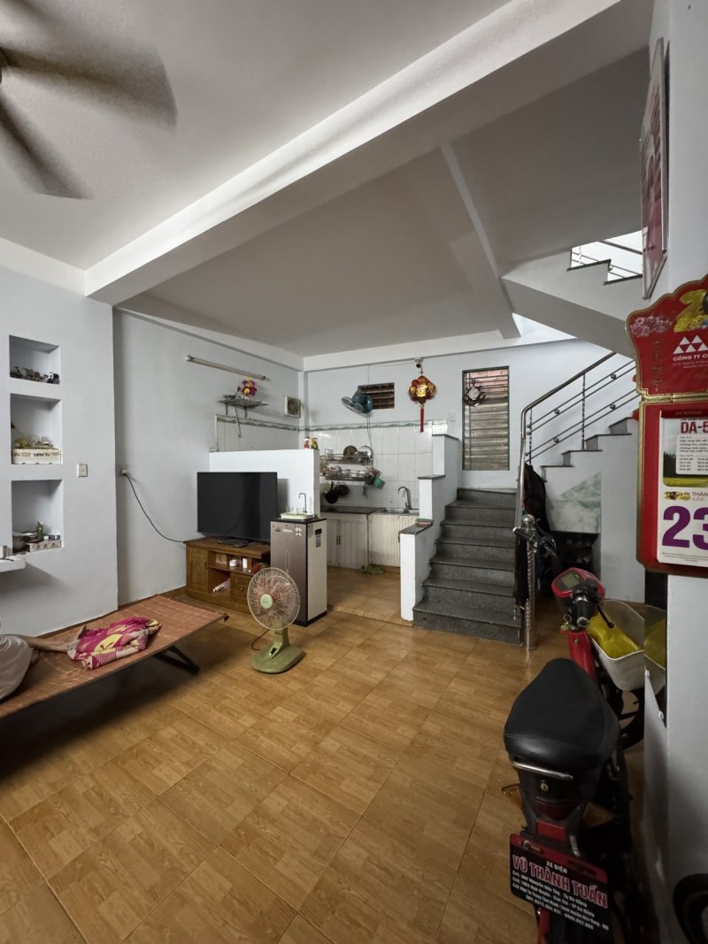 # Nhà sát đường Núi Thành, 38m2, 2 tầng , 2.x tỷ