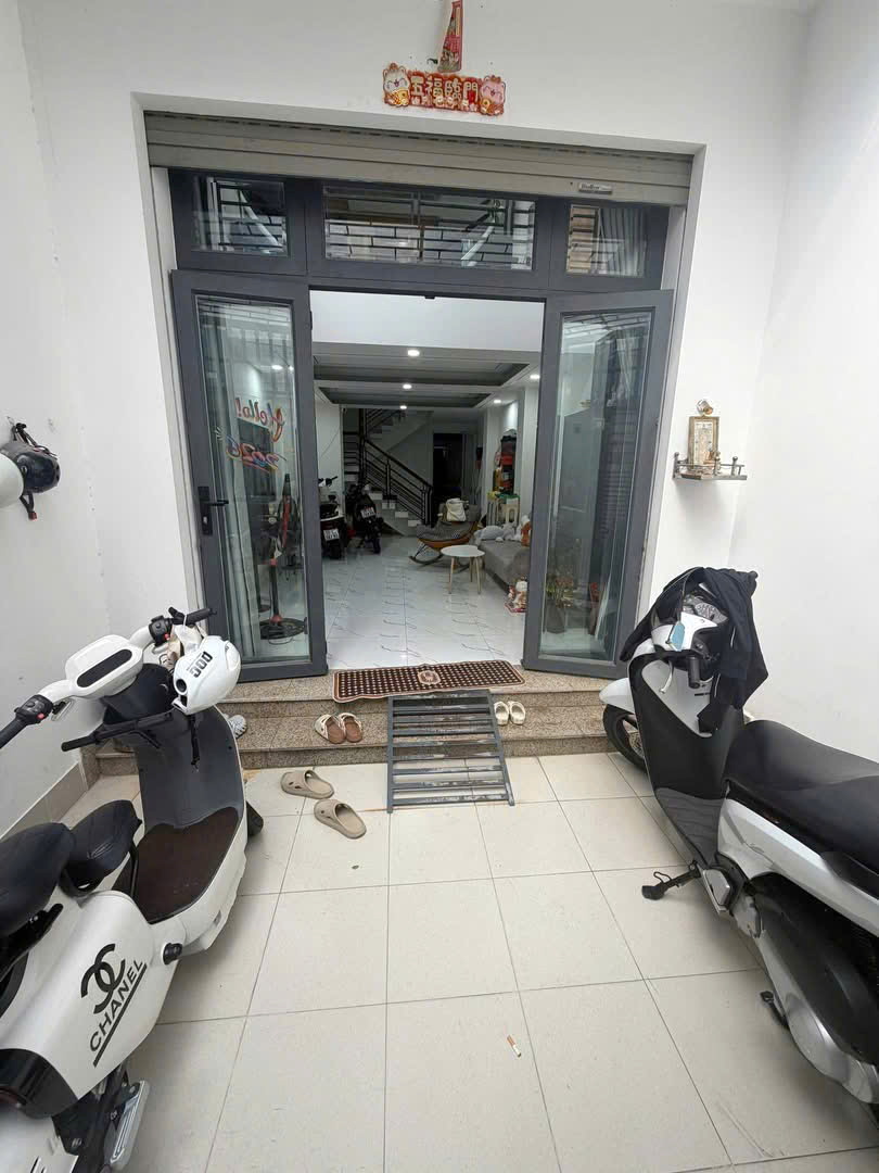 Nhà mới 5 tầng hẻm đẹp sát bờ kè đường Hưng Phú P8Q8. Giá: 7.2 tỷ