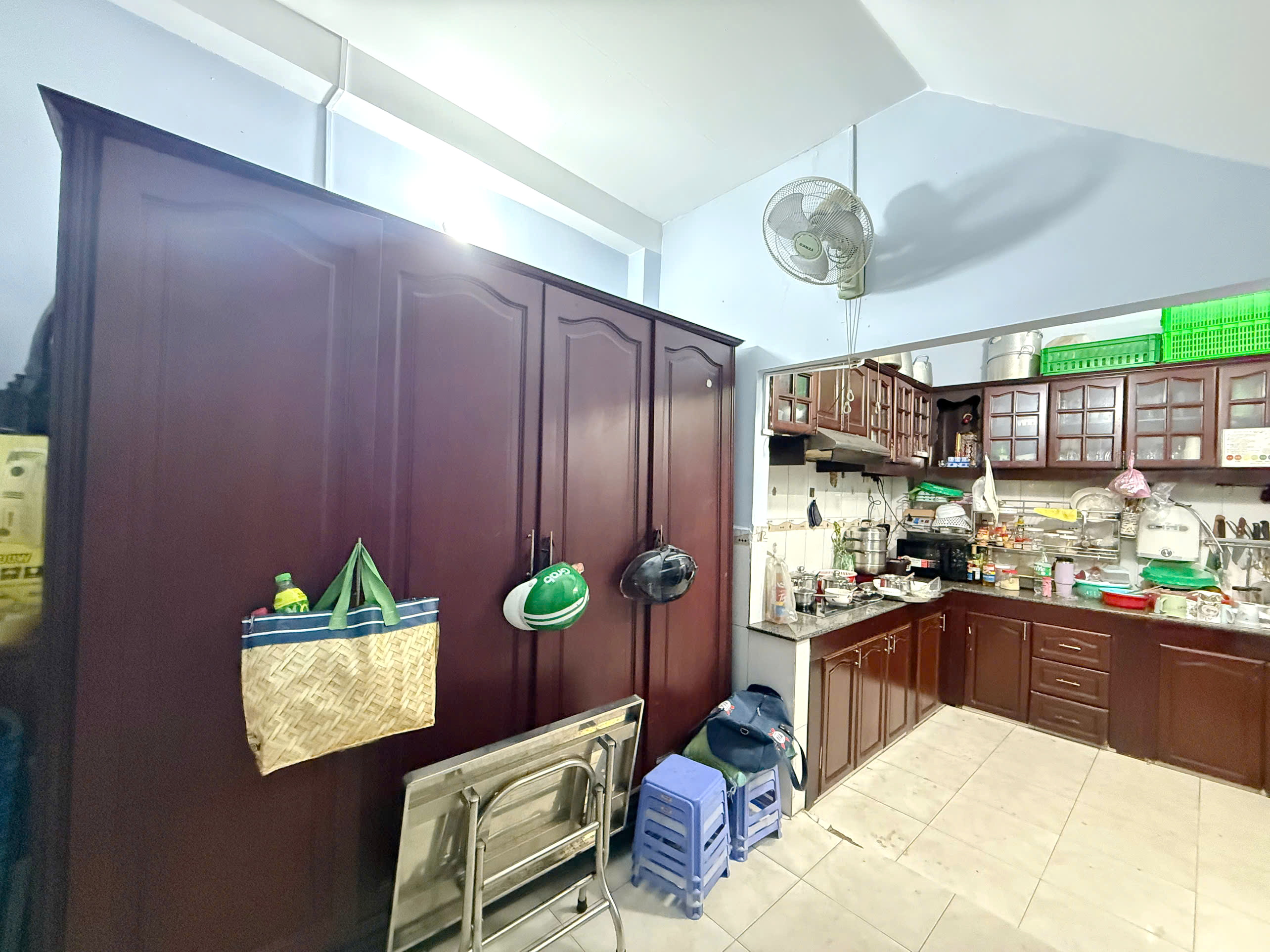Nhà 2 tầng nở hậu hẻm thông 3,5m Hoài Thanh P Bình Đông (P14.Q8 cũ). Giá 6,7 tỷ TL
