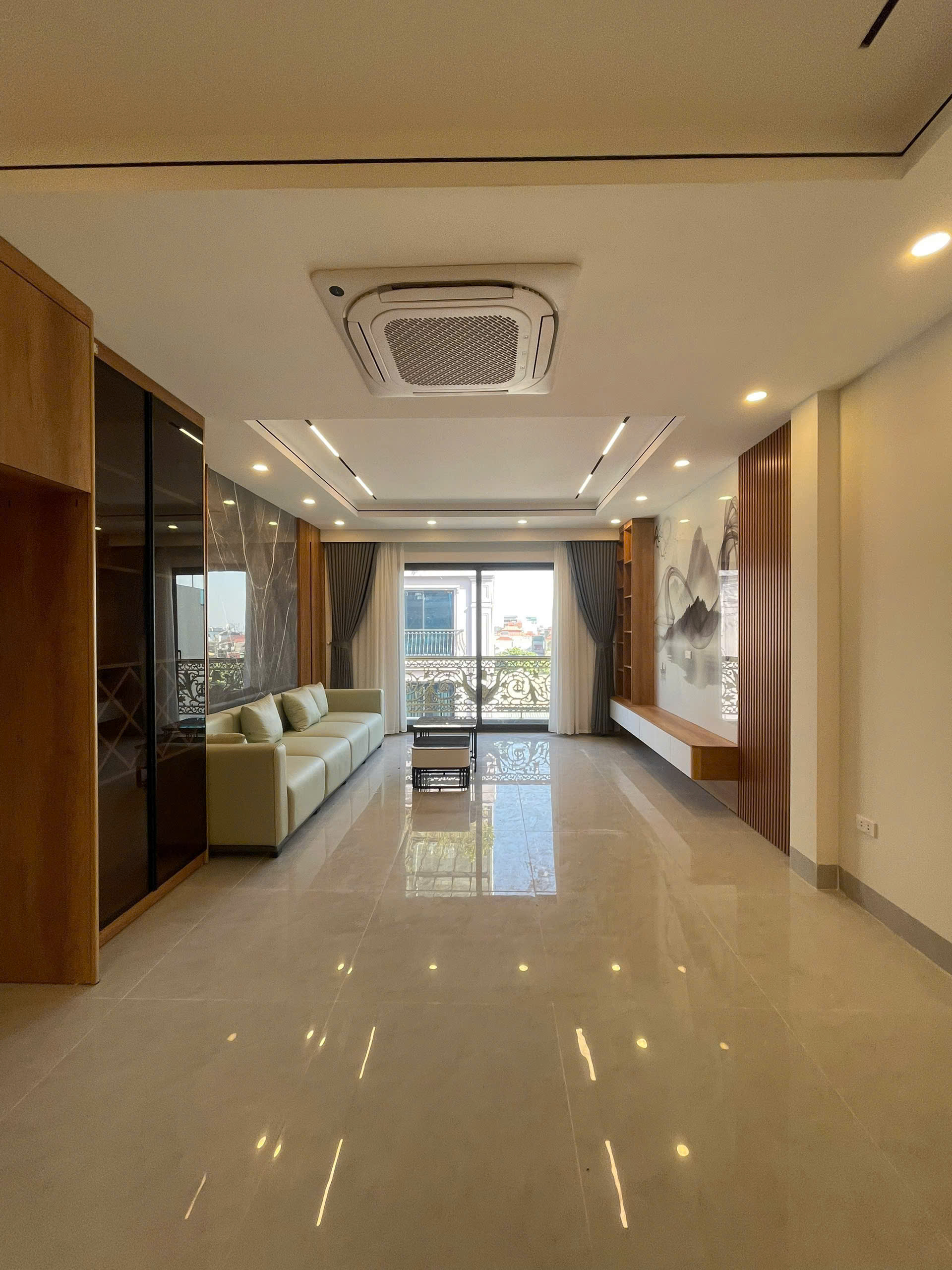 Bán nhà vị trí đắc địa đường Nguyễn Thời Trung - Long Biên.