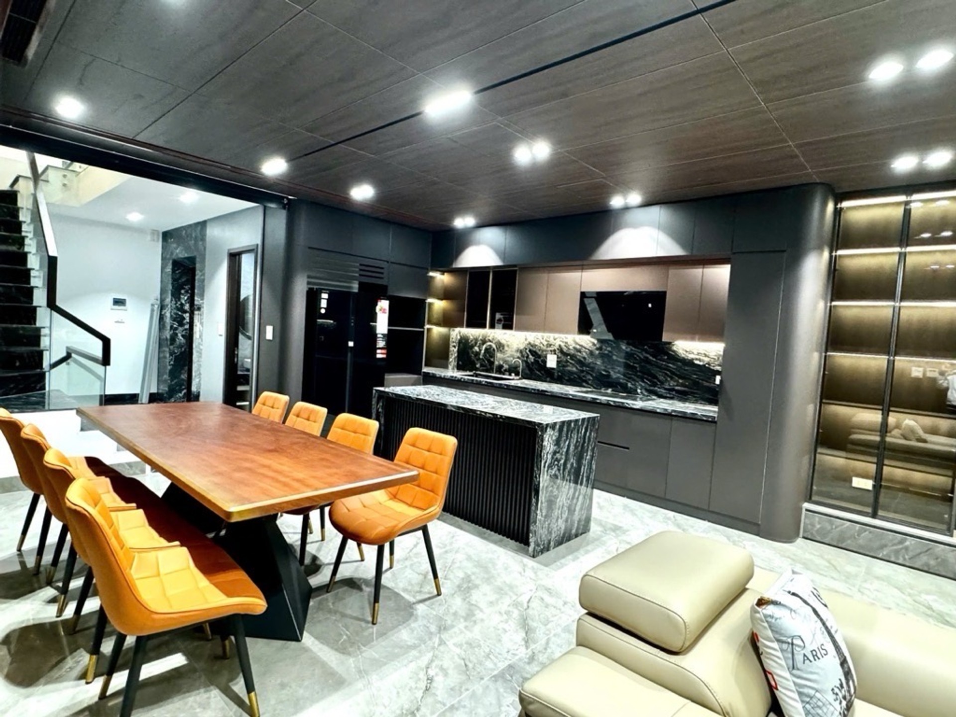 BÁN NHÀ BỒ ĐỀ 120M2- 7 TẦNG THANG MÁY, GARA Ô TÔ, MẶT HỒ THOÁNG- 4x TỶ