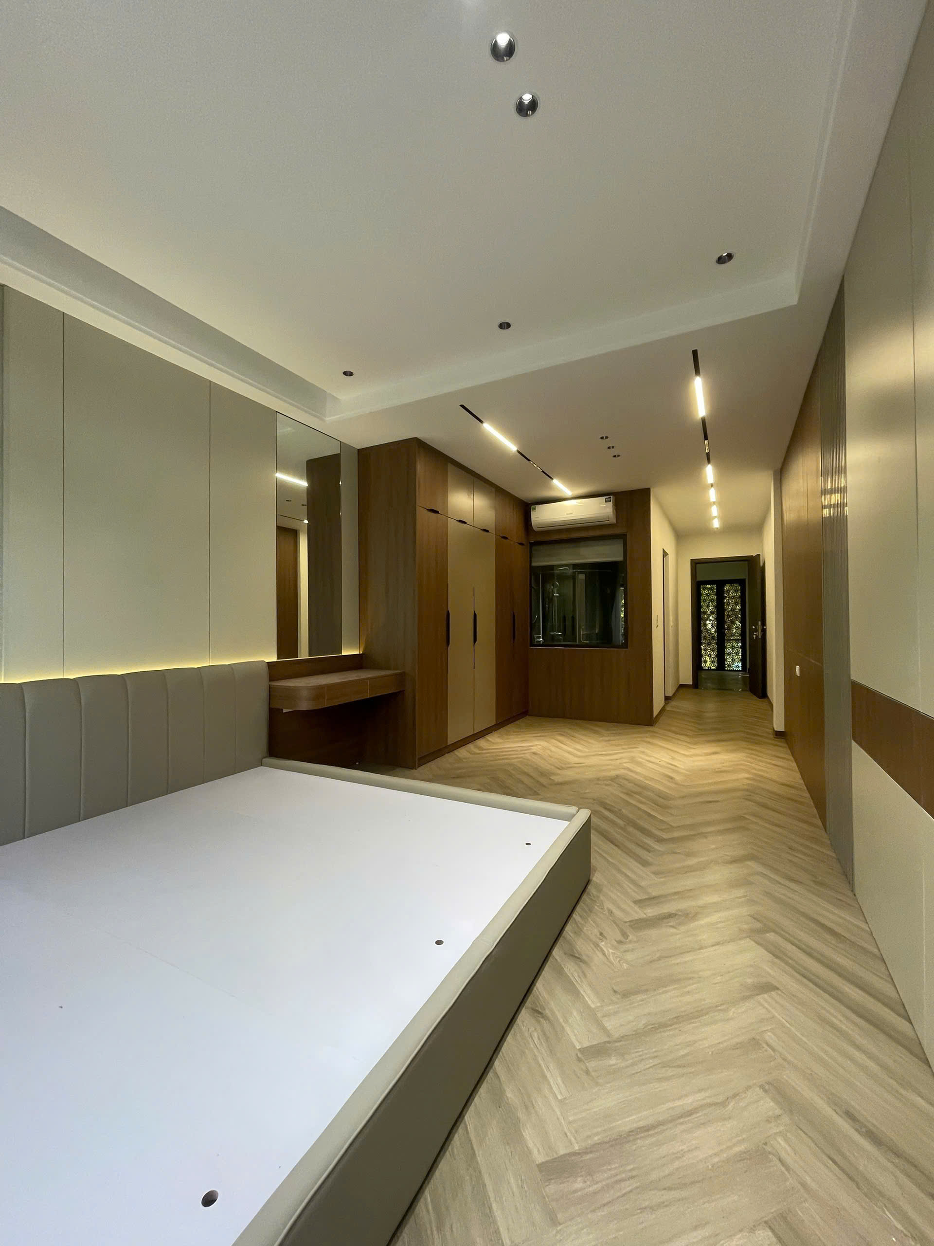 Bán nhà vị trí đắc địa đường Nguyễn Thời Trung - Long Biên