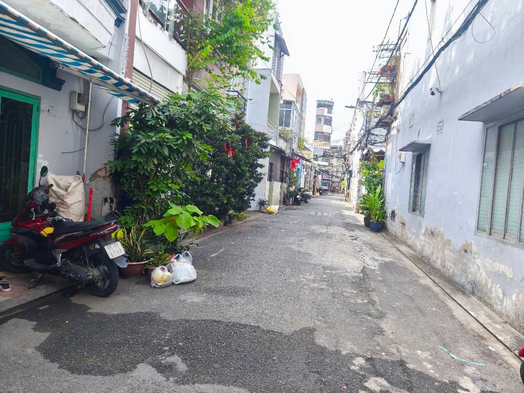 Nhà hẻm xe hơi, Huỳnh Thị Hai, Phường Trung Mỹ Tây,73m2 (ngang 5m)  Nhỉnh 5 tỷ.