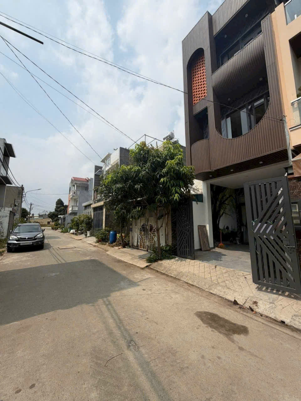 Nhà mới 3 tầng cạnh Vinhome Grand Park. 69.3m2 chỉ 4.950. LH Hân 0347167886