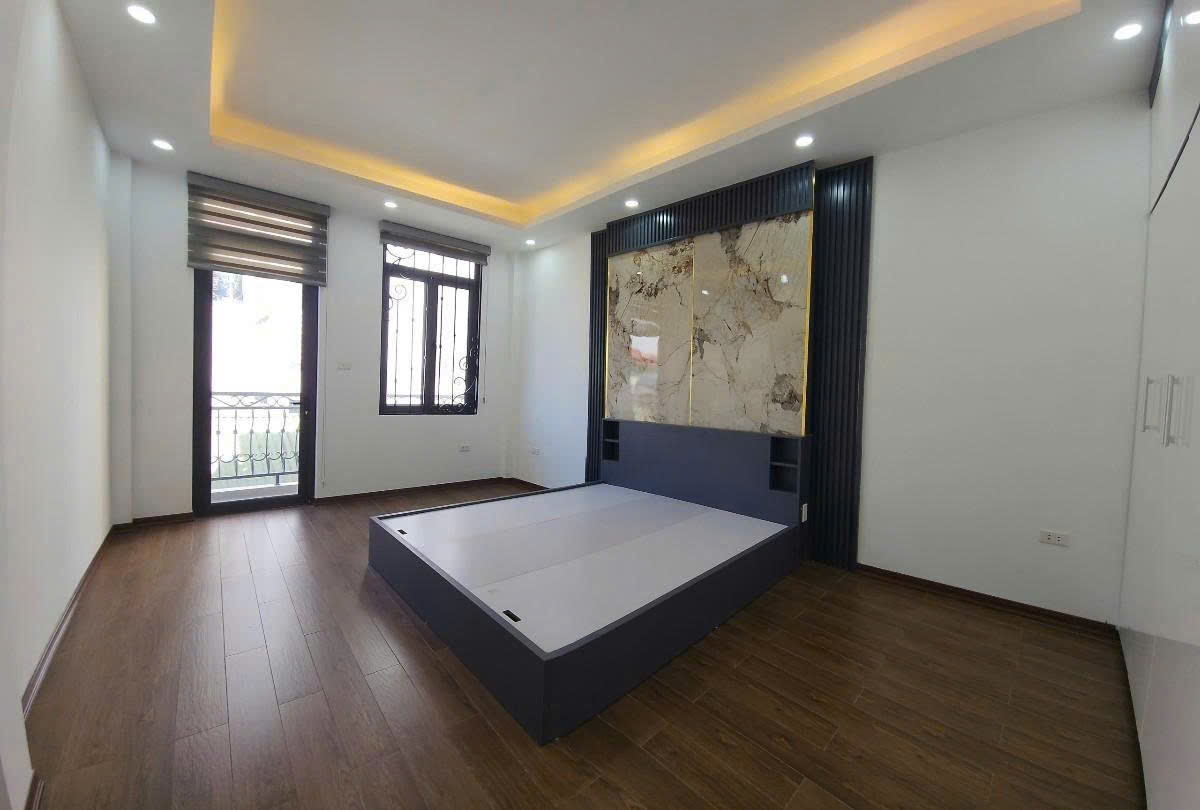 Bán nhà giải phóng 5 tầng long lanh ở ngay 80M ra phố hoàng mai