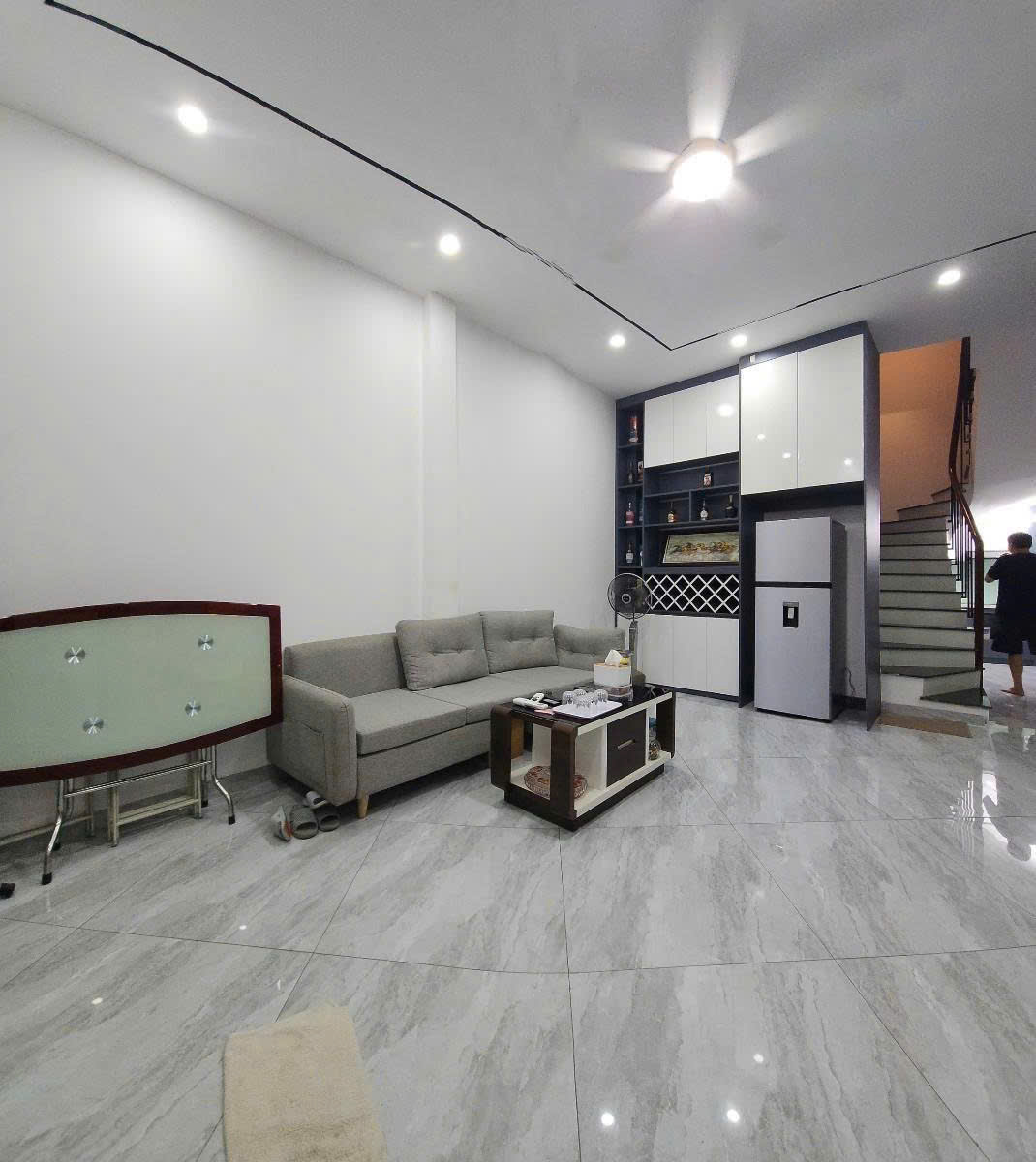 Bán nhà giải phóng 5 tầng long lanh ở ngay 80M ra phố hoàng mai