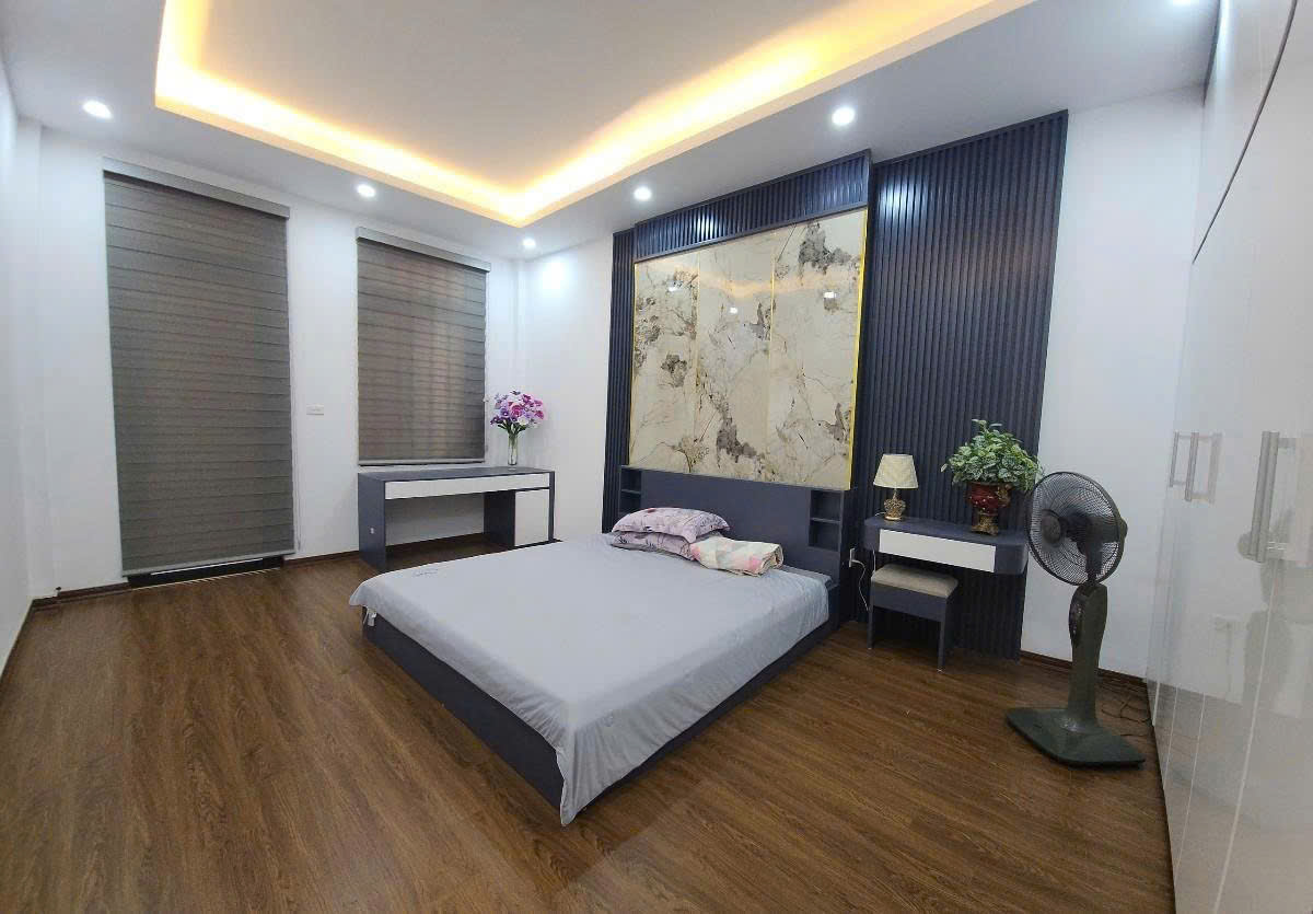 Bán nhà giải phóng 5 tầng long lanh ở ngay 80M ra phố hoàng mai