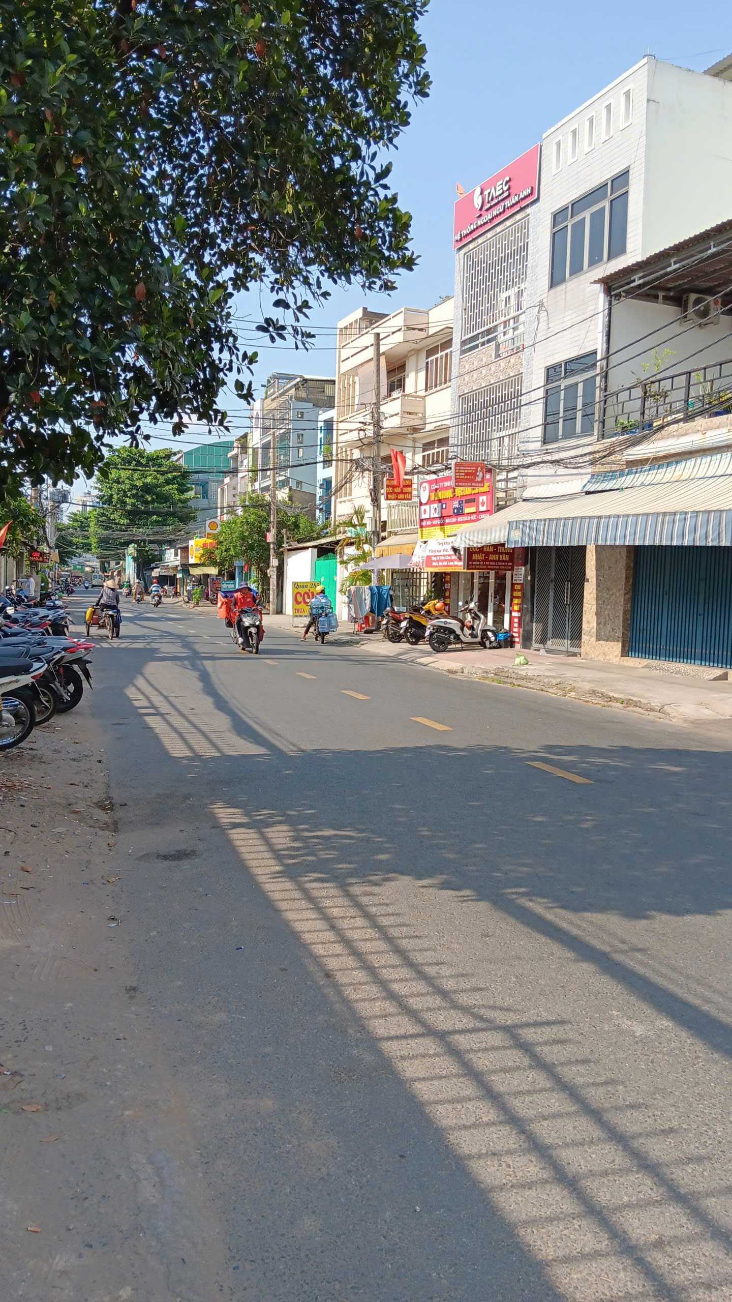 BÁN NHÀ MẶT TIỀN KINH DOANH NGÀY ĐÊM- NGAY ĐẦM SEN- ĐANG CÓ DÒNG TIỀN 240TR/Năm - 3TẦNG BTCT - CHỈ 8.X TỶ