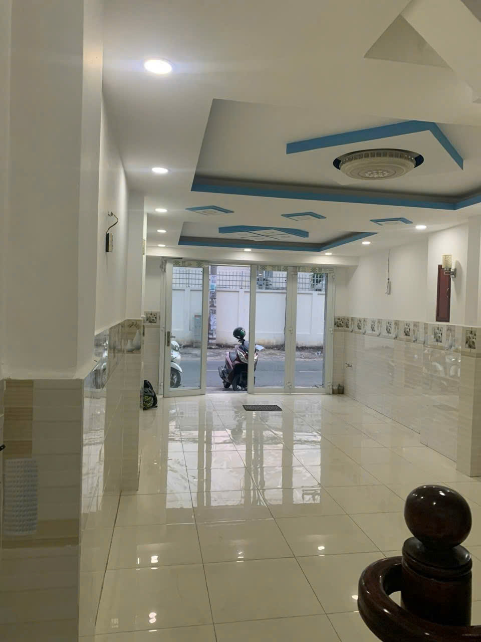 BÁN NHÀ MẶT TIỀN KINH DOANH NGÀY ĐÊM- NGAY ĐẦM SEN- ĐANG CÓ DÒNG TIỀN 240TR/Năm - 3TẦNG BTCT - CHỈ 8.X TỶ