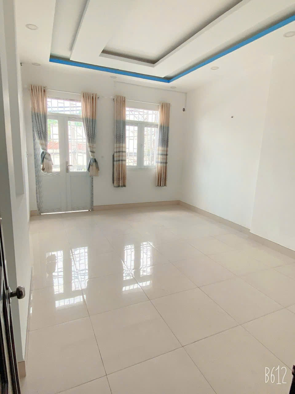 BÁN NHÀ MẶT TIỀN KINH DOANH NGÀY ĐÊM- NGAY ĐẦM SEN- ĐANG CÓ DÒNG TIỀN 240TR/Năm - 3TẦNG BTCT - CHỈ 8.X TỶ