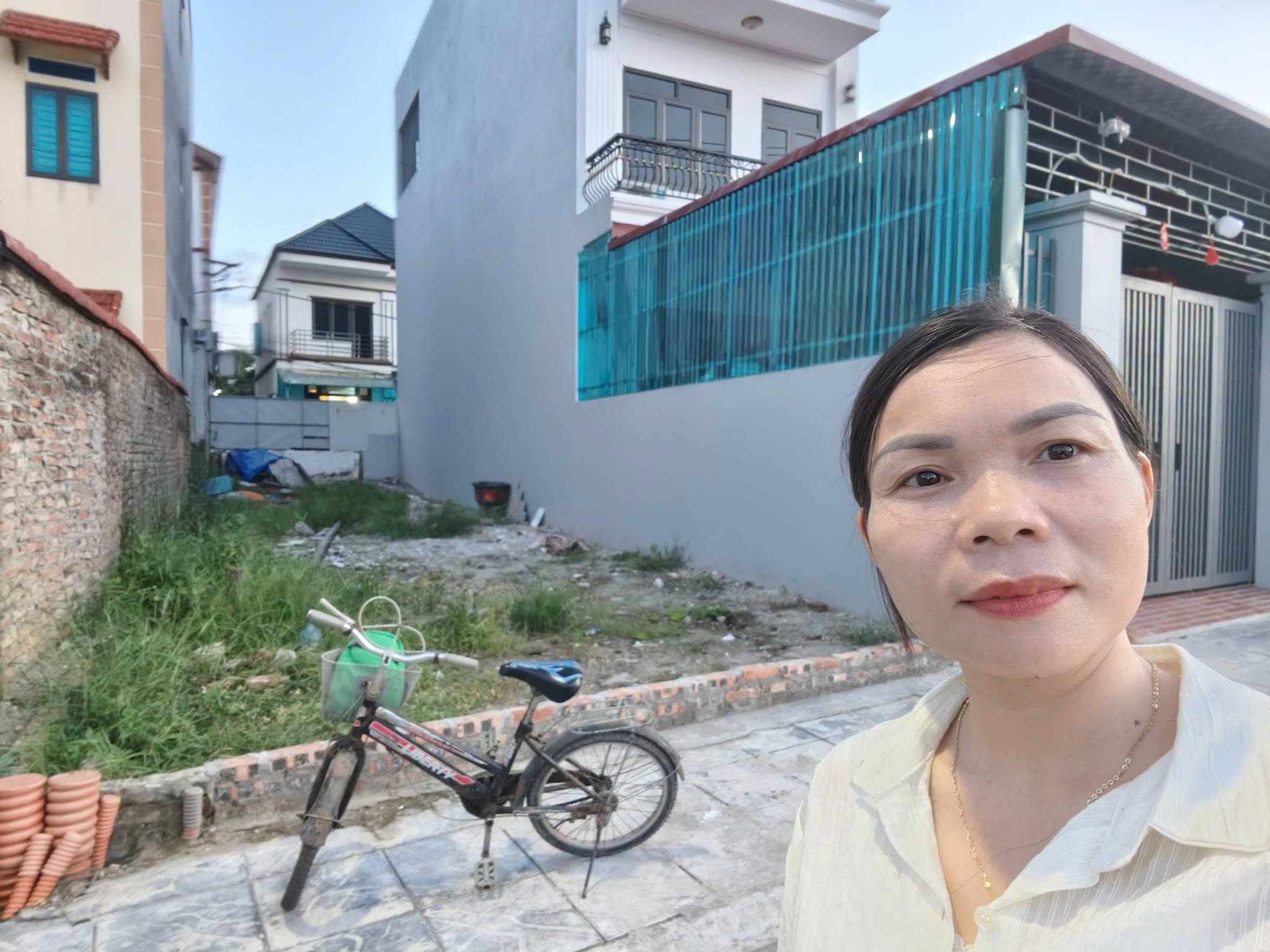 Bìa làng, view đồng, hướng Vin Bắc Hồng 101m2, mt5, vỉa hè 1.5m, 12.5 tỷ.