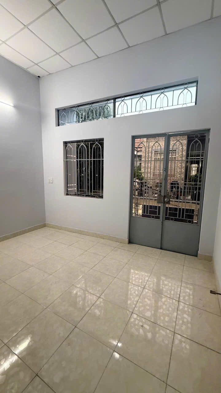NHÀ ĐẸP BÌNH TÂN - GIÁP QUẬN 6- HẺM 4M - SỔ HỒNG RIÊNG  - 3,TỶ NHỈNH
