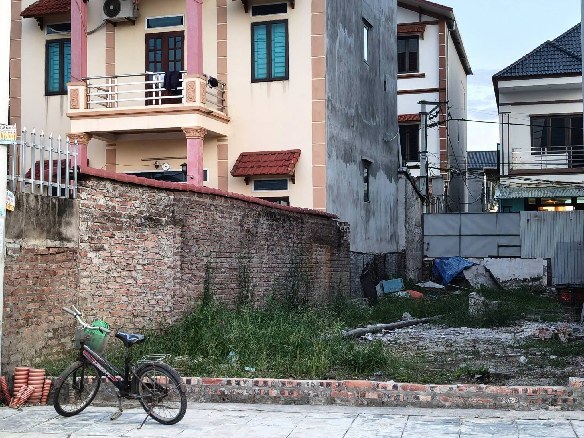 Bìa làng, view đồng, hướng Vin Bắc Hồng 101m2, mt5, vỉa hè 1.5m, 12.5 tỷ.