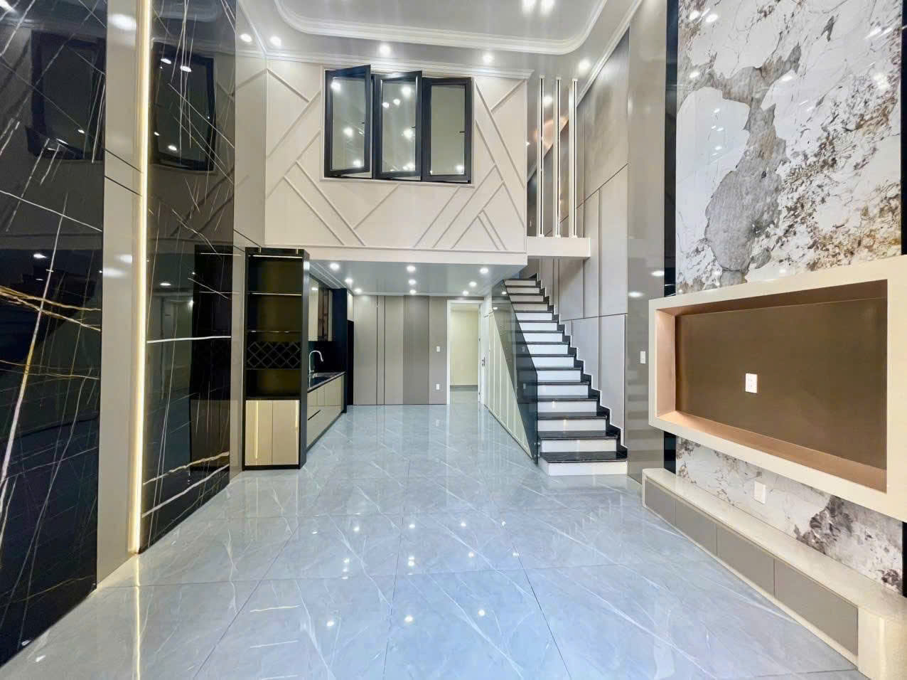 NHÀ ĐỘC LẬP THIÊN LÔI – CHỢ ĐÔN

Diện tích: 76m² – Nhà dân xây độc lập, chắc chắn, sân cổng riêng