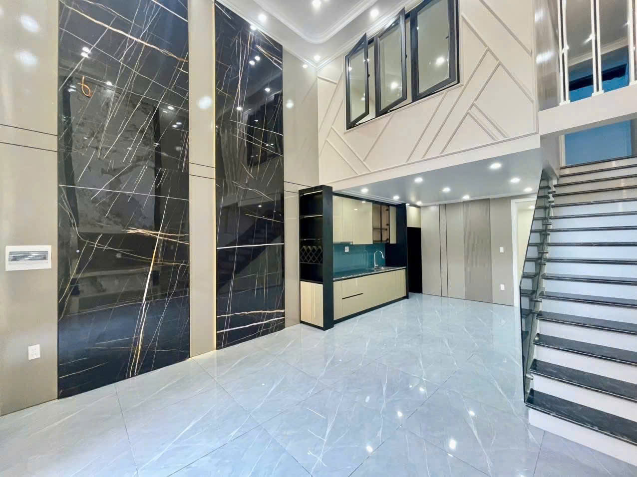NHÀ ĐỘC LẬP THIÊN LÔI – CHỢ ĐÔN

Diện tích: 76m² – Nhà dân xây độc lập, chắc chắn, sân cổng riêng