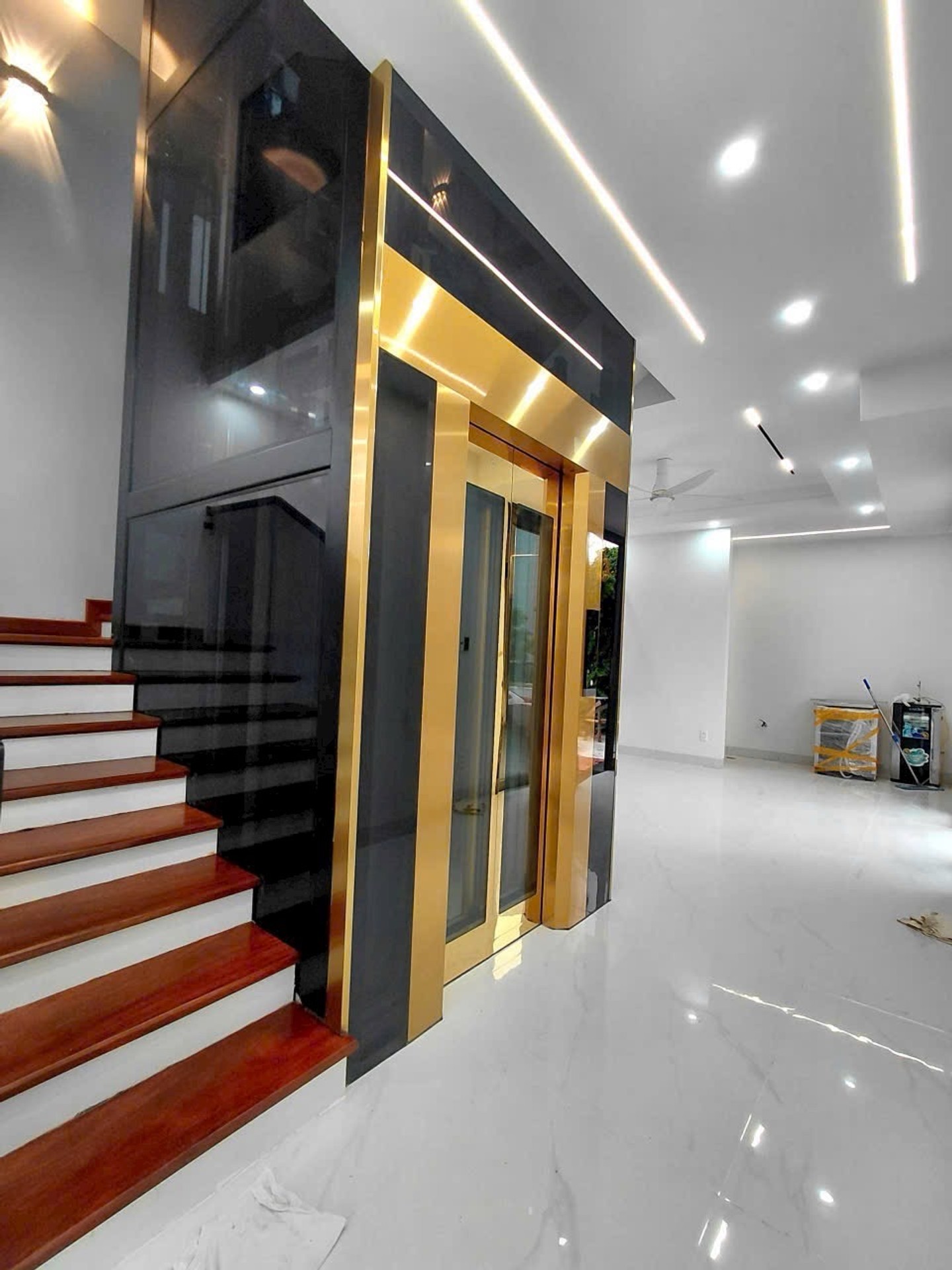 Lô góc hiếm khu TĐC A51 – Hồ Sen, 2 mặt tiền, thang máy hiện đại.