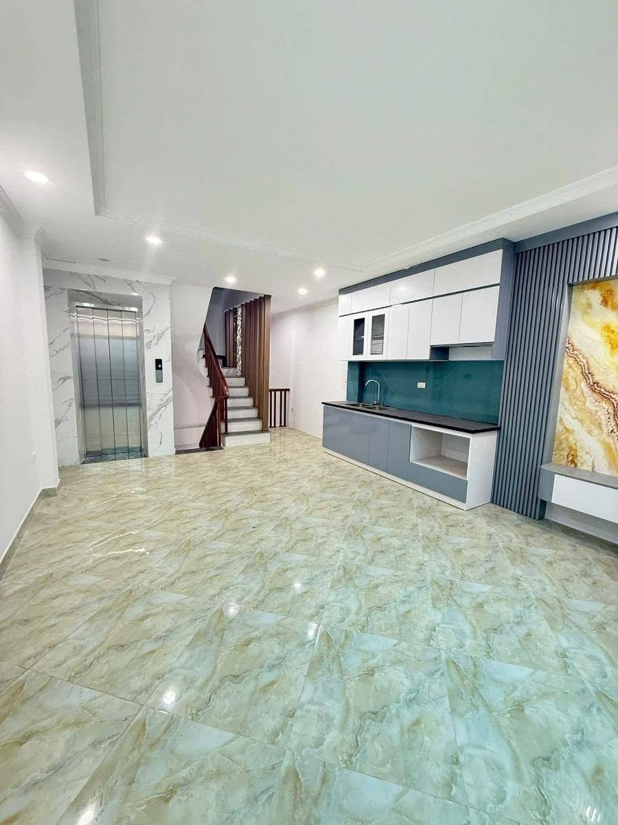Vào Nam sống bán nhà Ngọc Lâm 10 tỷ 50m ô tô đỗ cửa,Long Biên