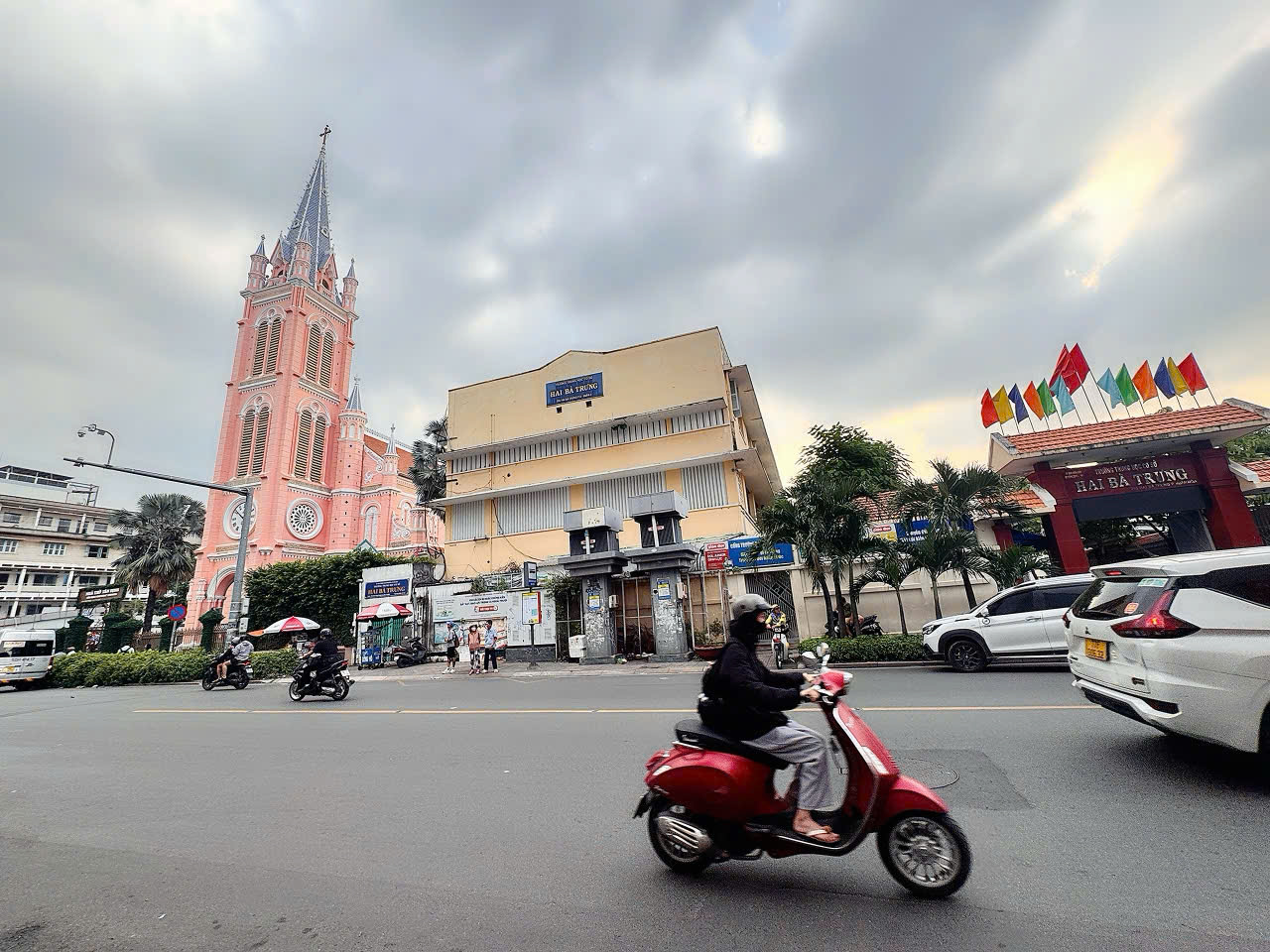 BÁN QUỸ ĐẤT SIÊU HIẾM Đ.HAI BÀ TRƯNG, QUẬN 1 - 125M2 NGANG 5M NỞ HẬU 7M*32M VUÔNG ĐẸP - HDT ĐỀU 60TR/TH - CHÍNH CHỦ ZALO 0938676685