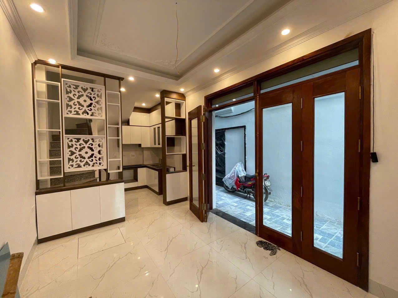 Bán gấp giá rẻ chung cư Trần Thủ Độ 83m, tầng 9, mặt thoáng 10m, 5.7 tỷ Hoàng Mai.