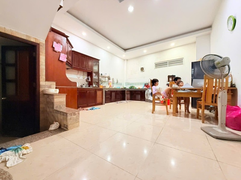 Bán nhà 3 tầng, đường Số 10, Tăng Nhơn Phú B, Q9. Thủ Đức, TP HCM. DT 90m2, SHR. Giá 6,15 tỷ.