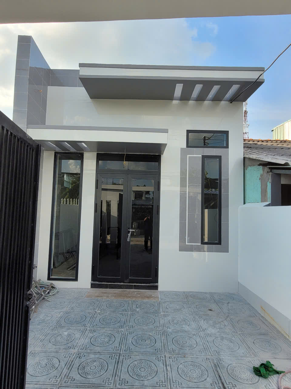 Bán nhà mặt tiền Lưu Văn Lang P2, Sa Đéc. DT 111m2, 3PN, Hướng Nam, Sổ Hồng. Giá 1.8 tỷ.