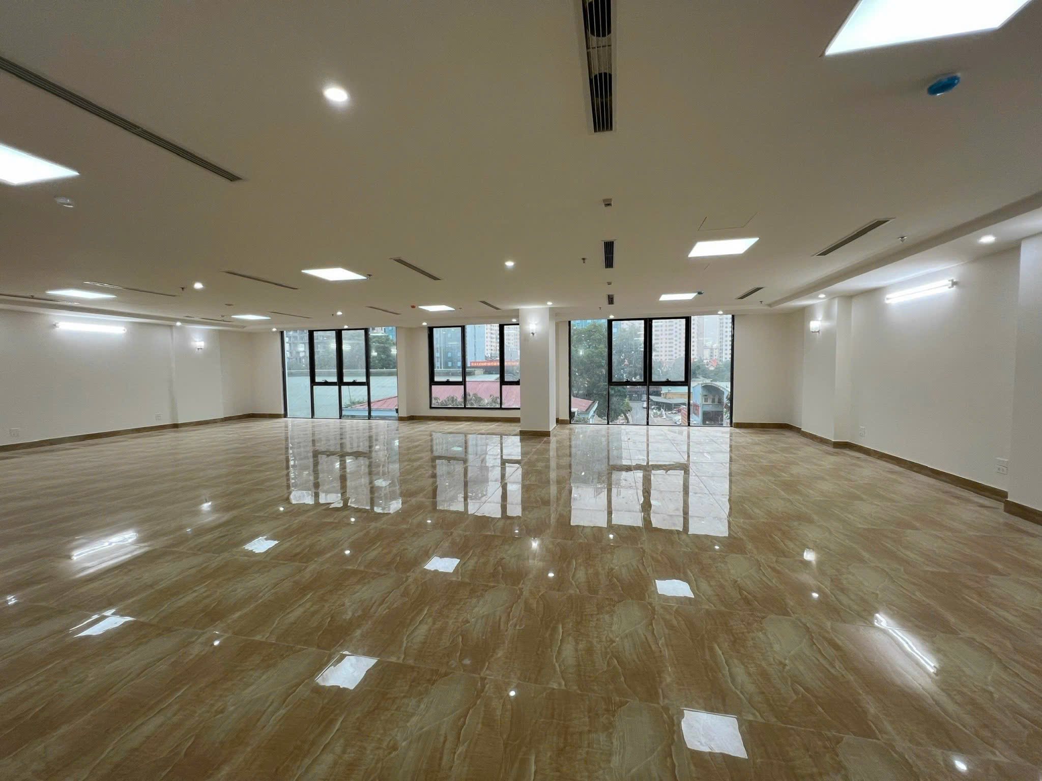 🔅 BÁN TÒA VĂN PHÒNG MẶT PHỐ NGUYỄN VĂN HUYÊN 400M2 11 TẦNG MT 12M, CHỈ 415 TỶ 🔅