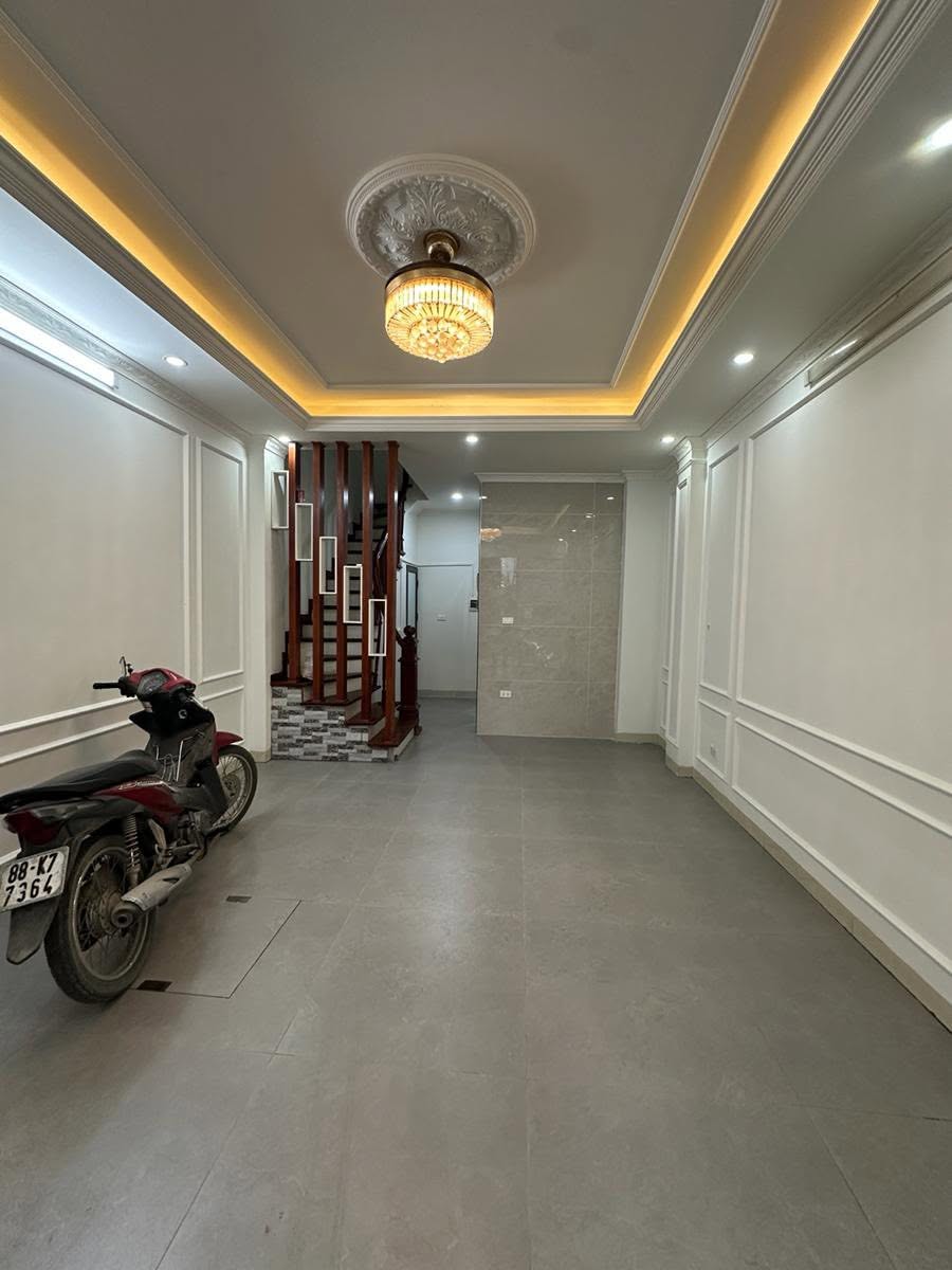 Nhà phố Ái Mộ ngõ thông 9 tỷ 45m ô tô thang máy,Long Biên