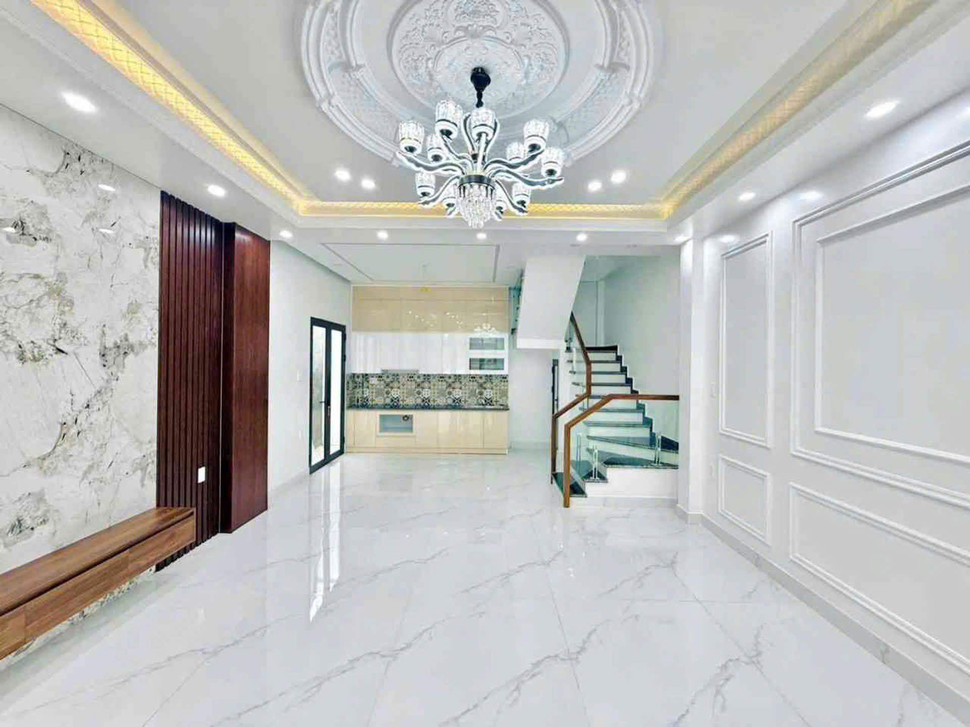 SIÊU PHẨM THIÊN LÔI  NHÀ MỚI XÂY ĐỌC LẬP 3 MẶT THOÁNG, CẠNH CHỢ ĐÔN BUÔN BÂN SẦM UẤT, NHÀ NỞ HẬU RẤT ĐẸP