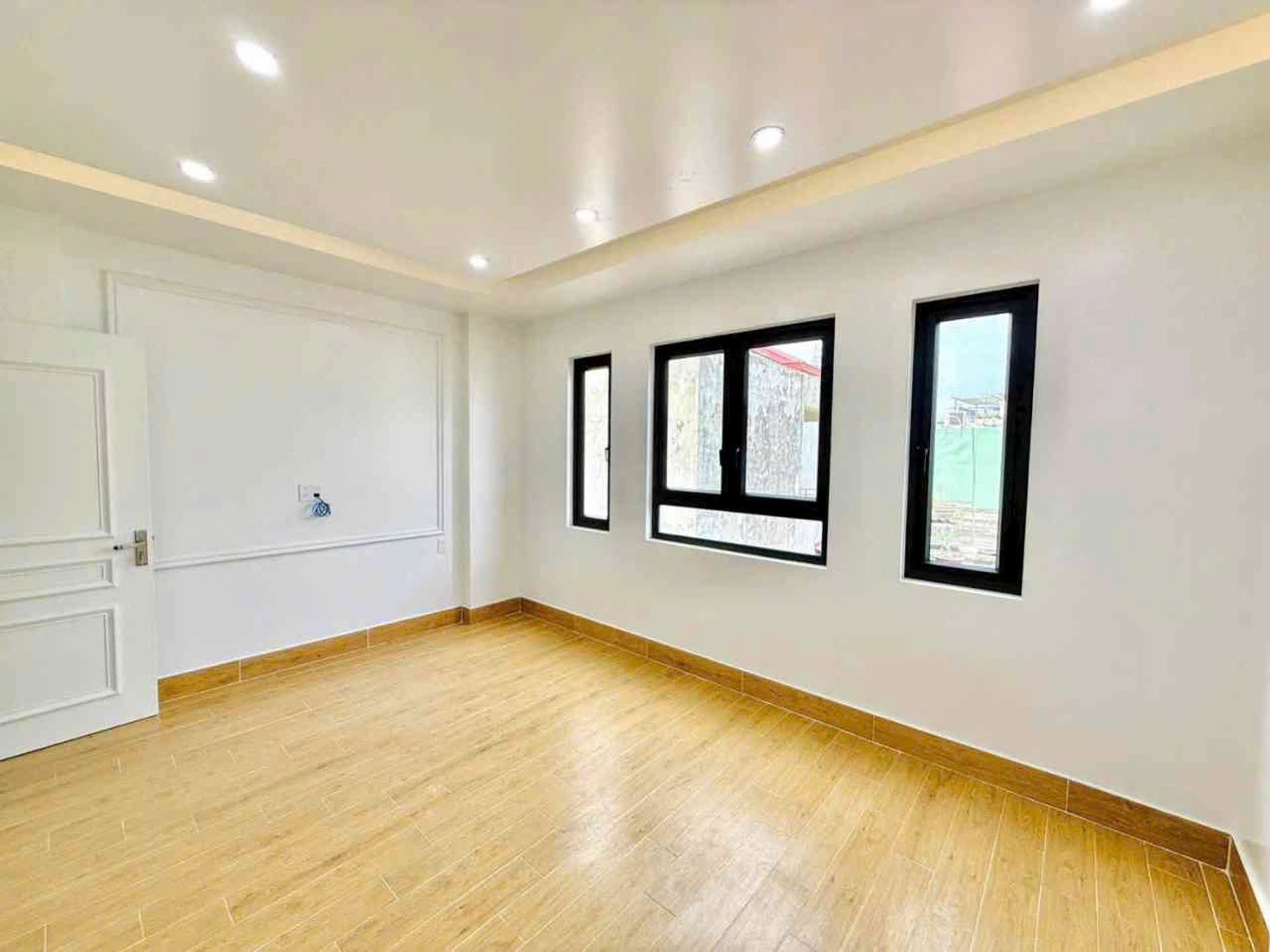 SIÊU PHẨM THIÊN LÔI  NHÀ MỚI XÂY ĐỌC LẬP 3 MẶT THOÁNG, CẠNH CHỢ ĐÔN BUÔN BÂN SẦM UẤT, NHÀ NỞ HẬU RẤT ĐẸP
