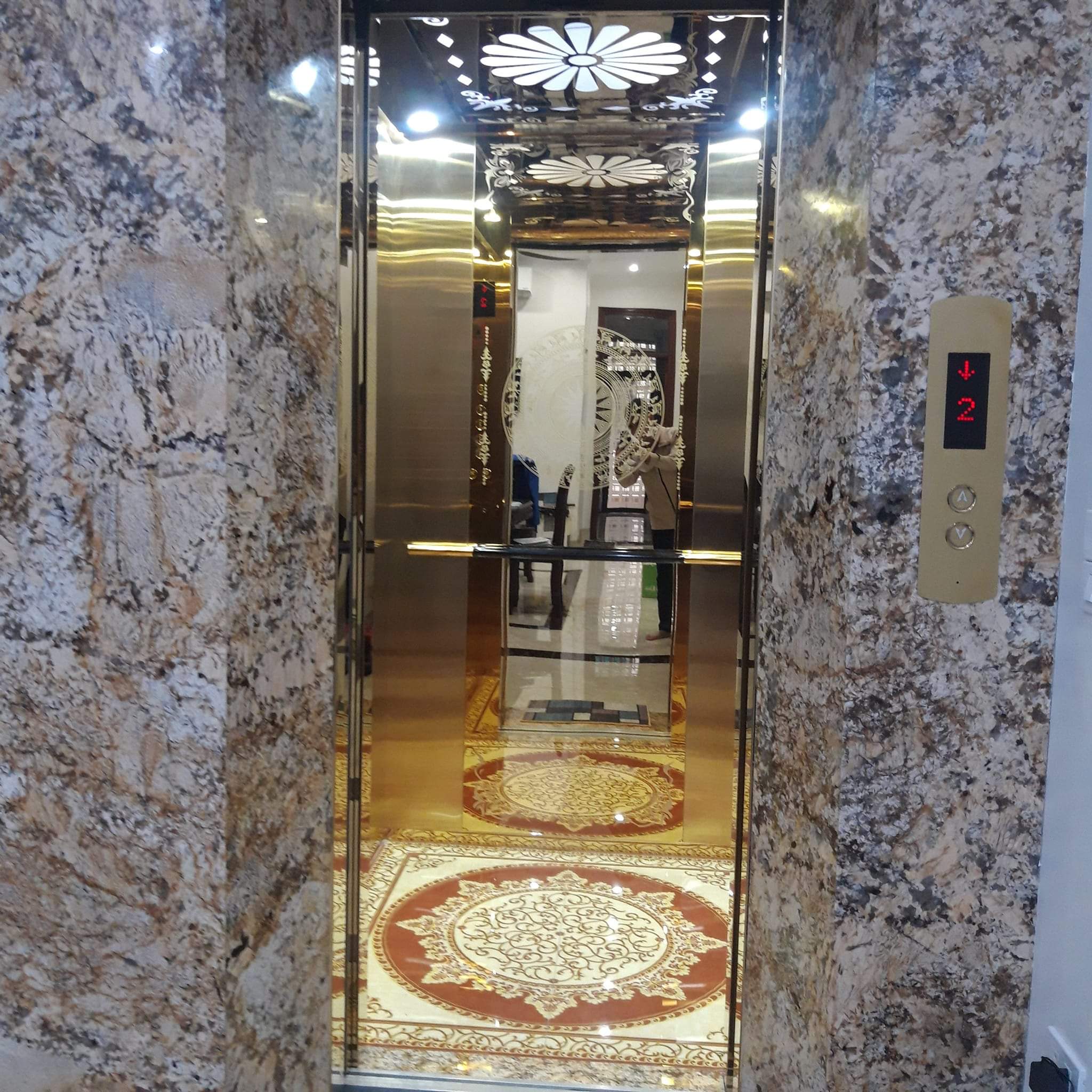 Cho thuê nhà, THANG MÁY, 84m2- 4T, Nguyễn Tuân, Vũ Trọng Phụng -31 tr