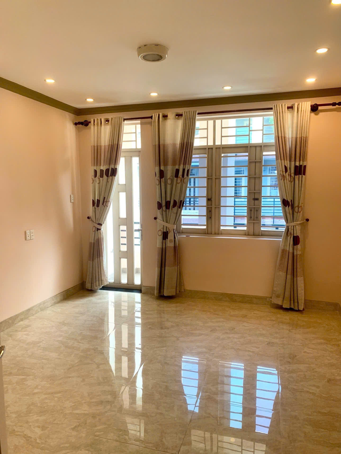 Bán nhà 2 tầng- hẻm xe hơi thông- ngã tư 4 xã Bình Trị Đông- chỉ 4 tỉ nhỉnh