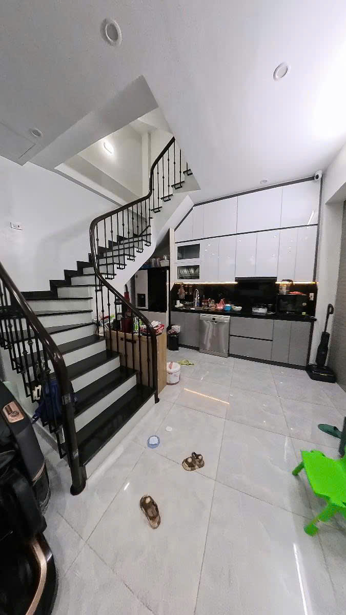Bán nhà Ngọc Thụy 44m 5 tầng MT8.4m lô góc tương lai mặt phố giá 11 tỷ