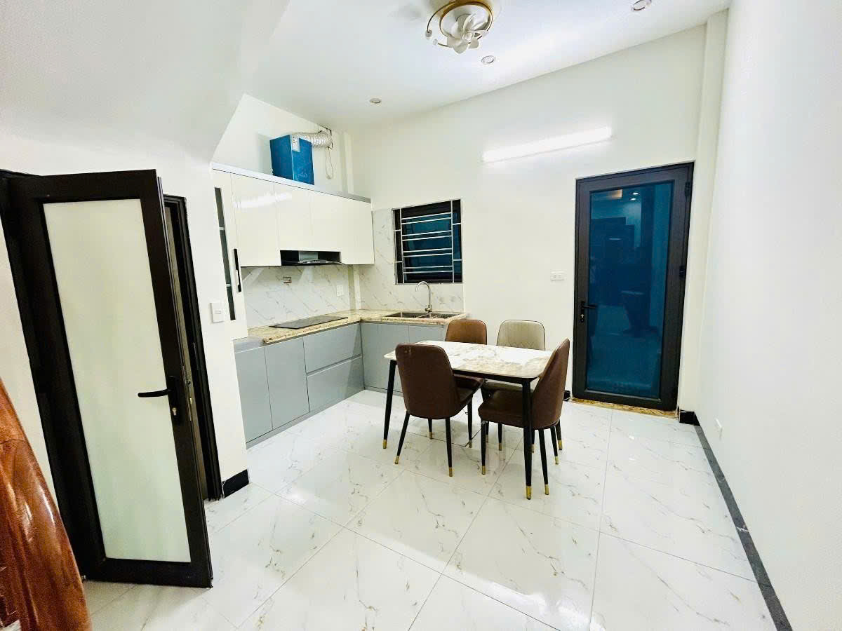 Bán nhà ngõ 169 đường hoàng mai 4 tầng long lanh 2 thoáng 40M ô tô tránh