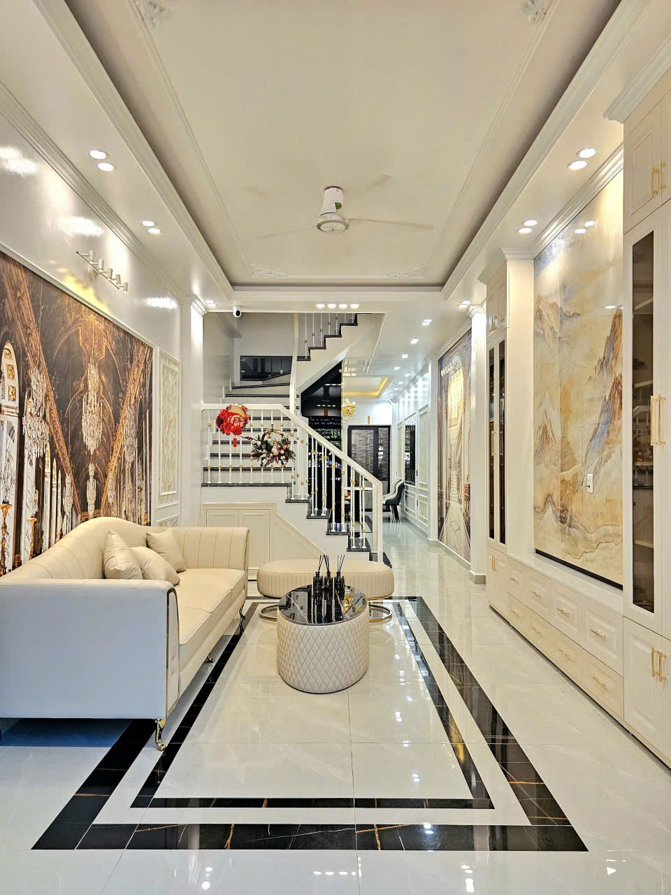 NHÀ ĐẸP MẶT ĐƯỜNG KHÚC HẠO – VỊ TRÍ KINH DOANH ĐẮC ĐỊA

Diện tích: 82m² x 4 tầng